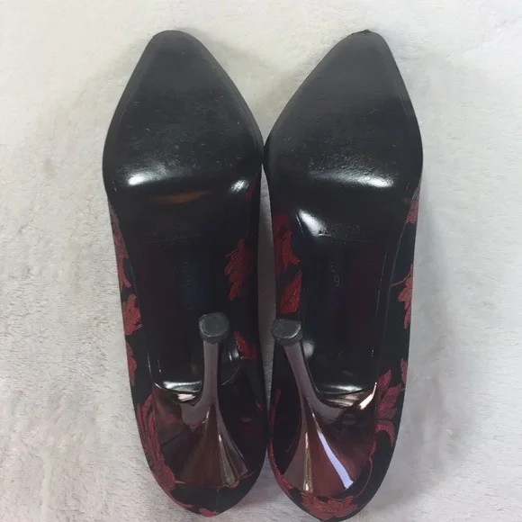 VINTAGE BALLY RED AND BLACK FLORAL PRINT STILETTO HEELS - Picture 6 of 6